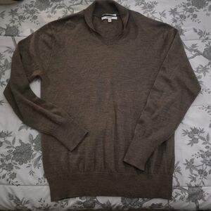 Murano V-Neck Sweater in Rich Brown